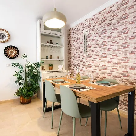 The 2nd Corner: Ideal For Groups