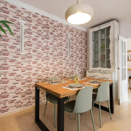 The 2nd Corner: Ideal For Groups Apartment
